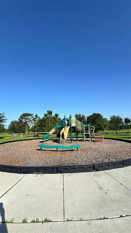 4 bed, 3.0 bath, 2719 sqft, $2,495 — Photo 3