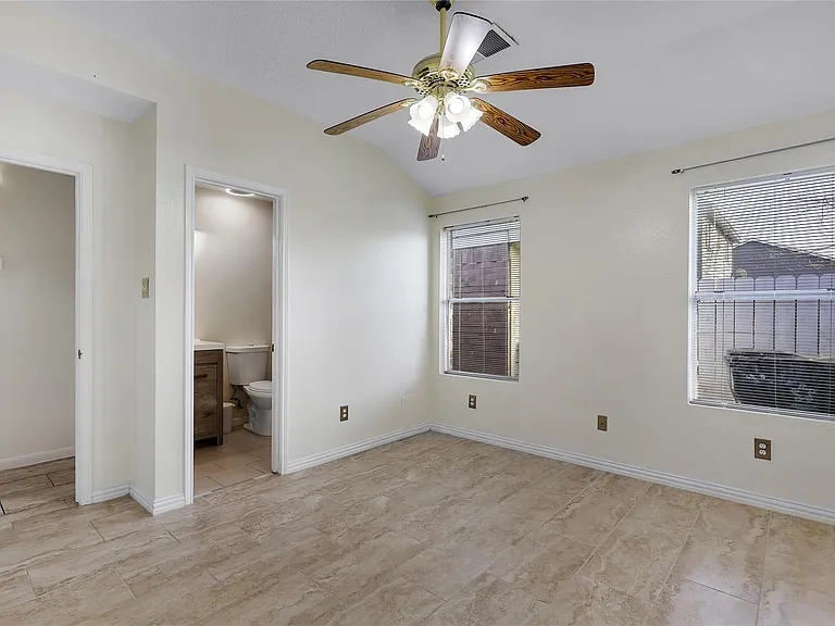 1117 Willersley Ln — Photo 10