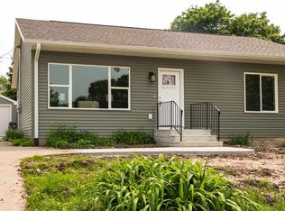 1639 Hollywood Blvd NE, Cedar Rapids, IA 52402