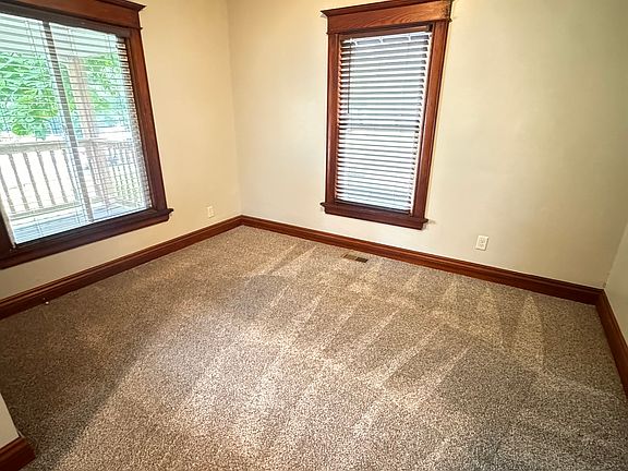 5th image of 2248 Sheldon St