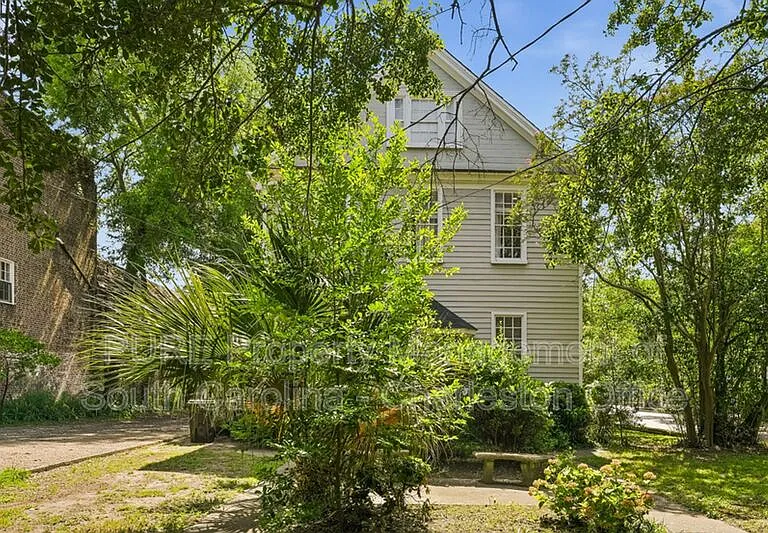 51 Smith St #A — Photo 2
