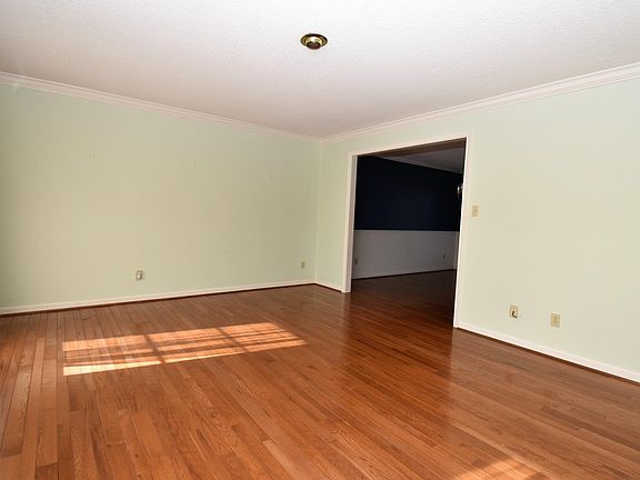 2nd image of 431 Thames St
