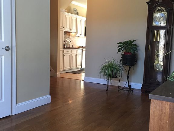 foyer view towards kitchen