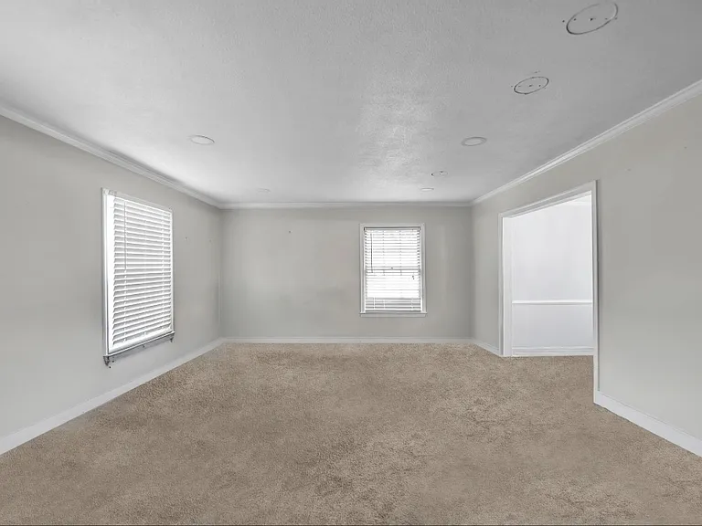 4760 Marlborough Dr — Photo 9