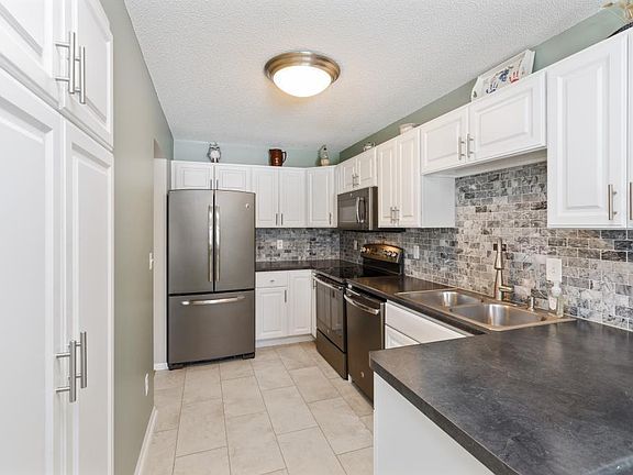 5th image of 3632 Avon Dr