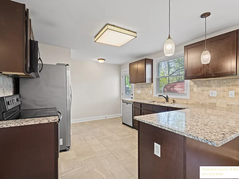 1235 Berwick Trl — Photo 4
