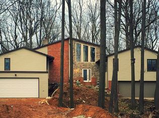 216 Vicksburg Dr, Lansing, MI 48917