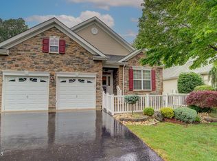 49 Wintergreen Dr, Manalapan, NJ 07726