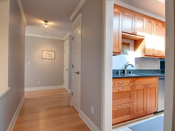 3rd image of 515 Lake St S APT 305