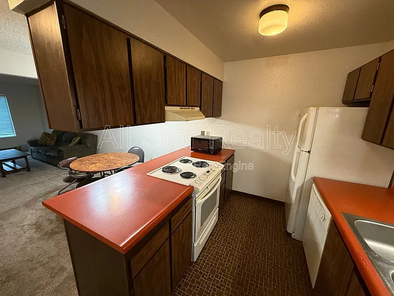 Norseman Apartments — Photo 7