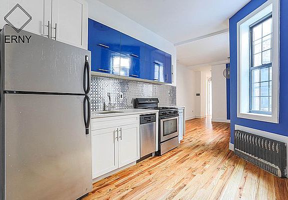 3rd image of 1154 Gates Ave #3RR