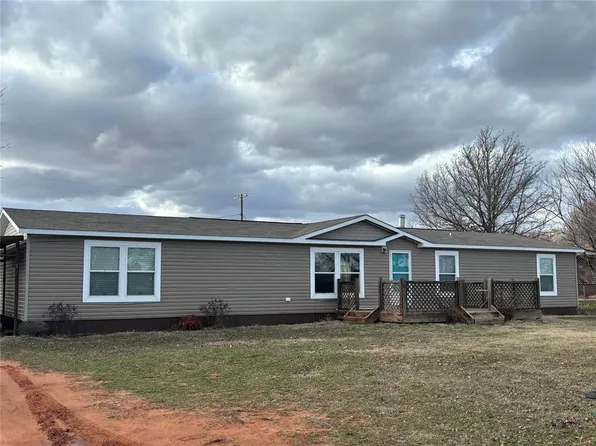 517 S Main St, Canute, OK 73626