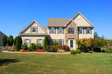 1st image of 28 Woodside Farm Dr