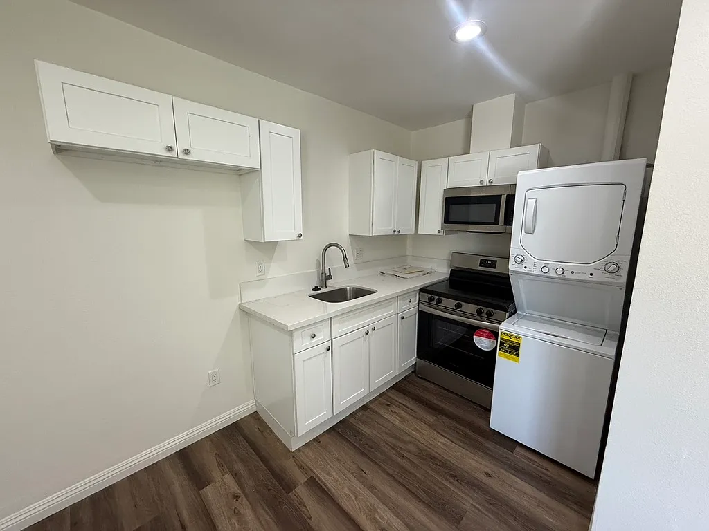 Building Photo - 469 W Blaine St #3
