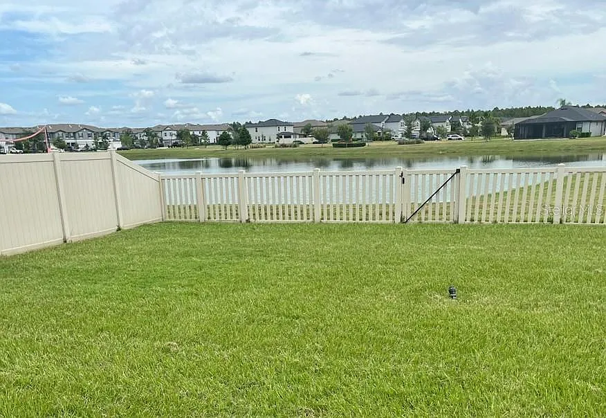 4 bed, 2.5 bath, 2627 sqft, $3,300 — Photo 2