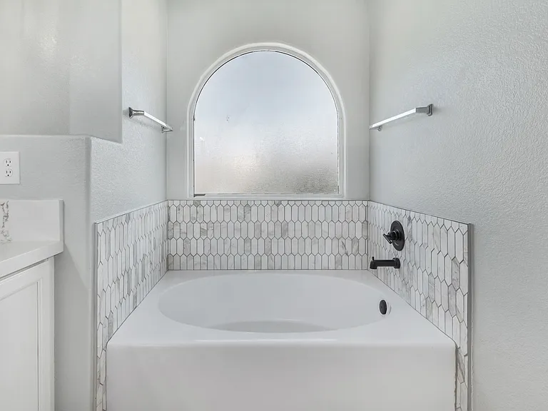 1320 E Charleston Ave — Photo 14