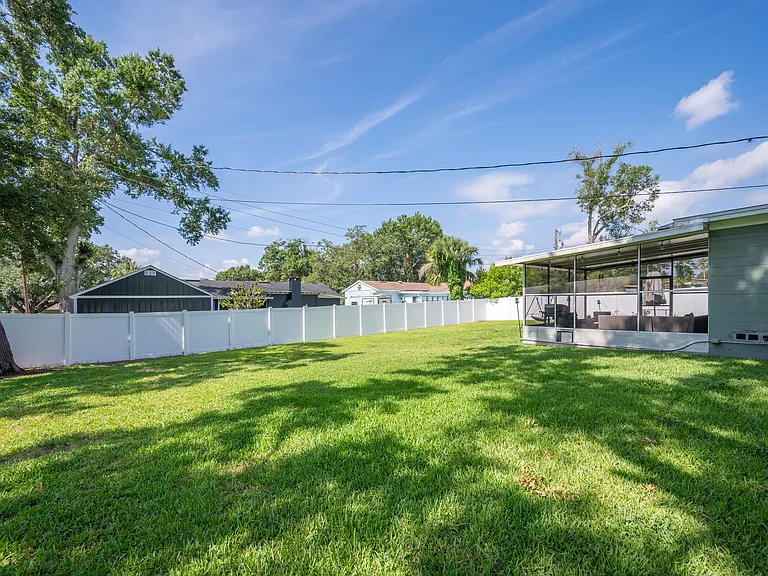 823 Eddy St — Photo 43