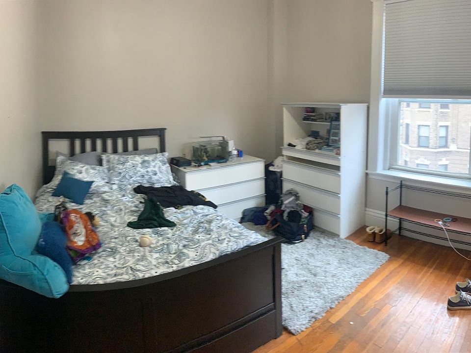 2nd image of 1096 Commonwealth Ave