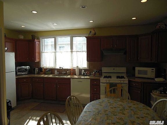 3rd image of 34 Van Buren St