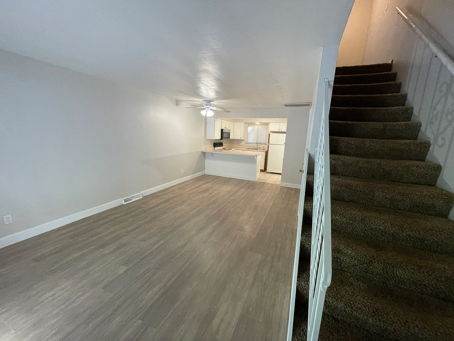 2 bed, 1.5 bath, 1000 sqft, $1,150 — Photo 3