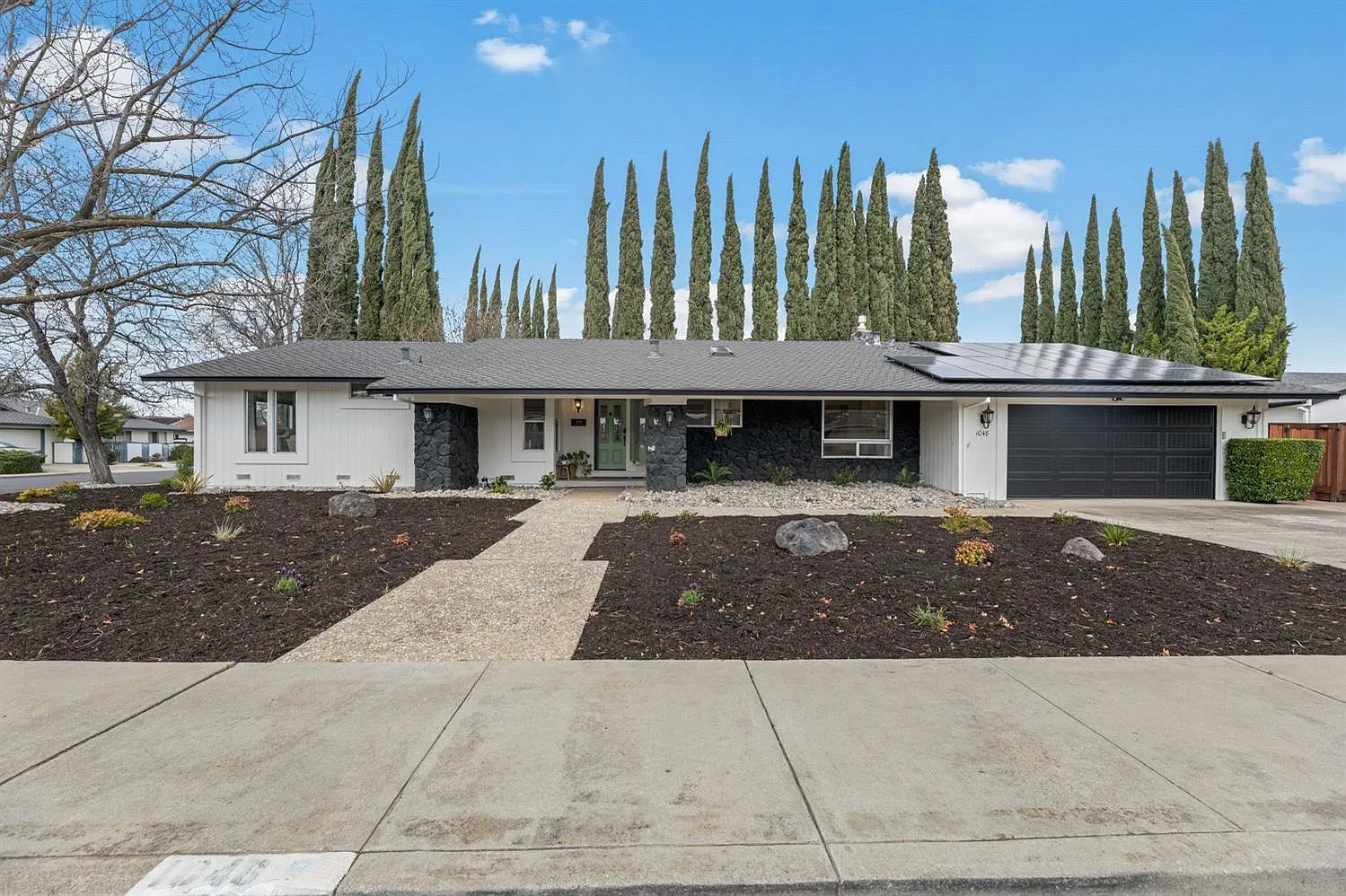 1048 Sherry Way photo 1