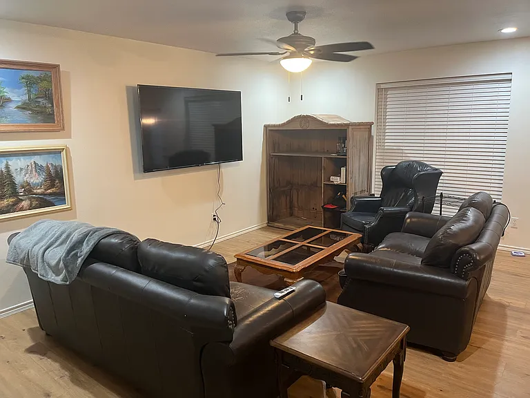 906 Roseanne Dr — Photo 8