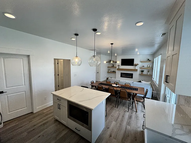 355 W 3085 S — Photo 21