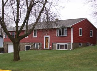 1041 Riley Ave, New Richmond, WI 54017