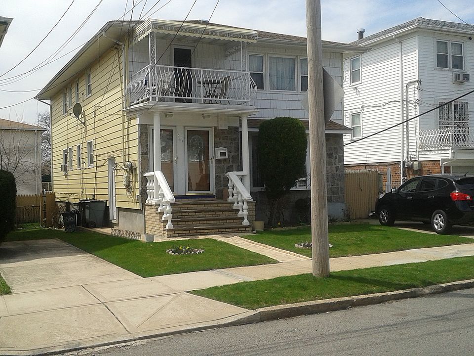 2nd image of 1061 Hartman Ln