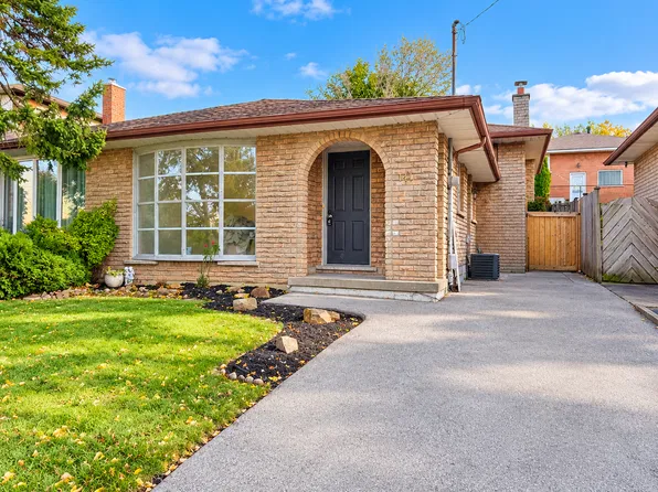 141 Adis Ave, Hamilton, ON L9C 6T9