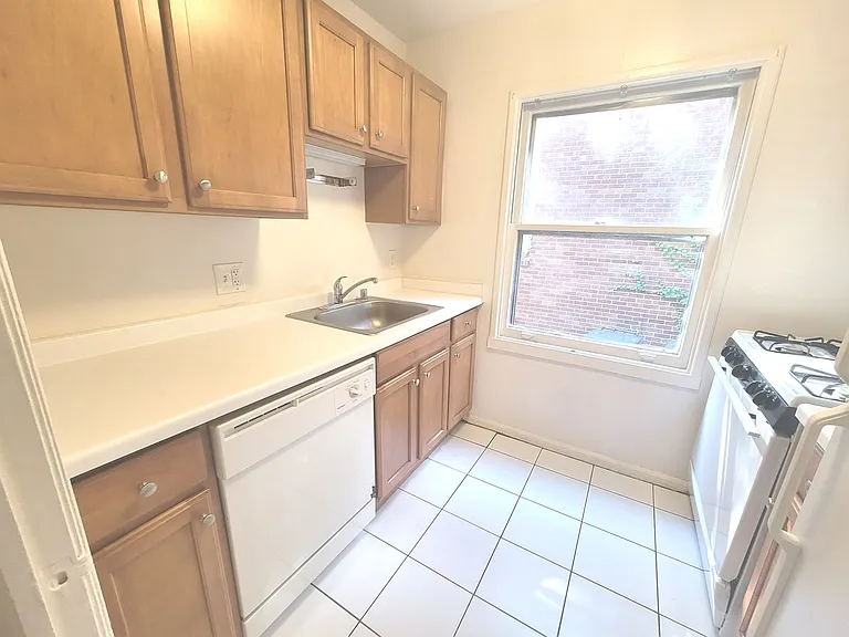 2523 Lake Dr — Photo 15