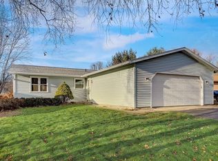 211 Hillside Ter, Poynette, WI 53955