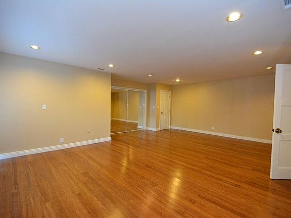 2nd image of 7416 Owensmouth Ave