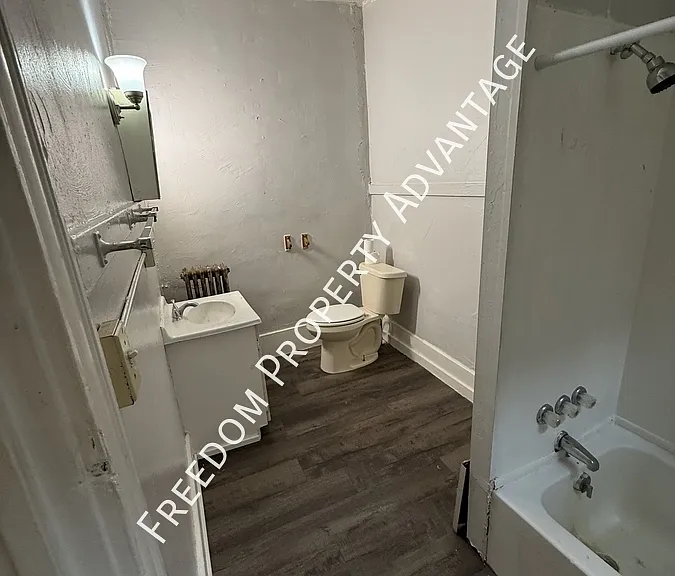 224 N Main St #8 — Photo 3