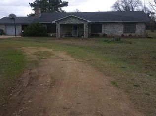 2761 N Caribou Rd, Gilmer, TX 75644