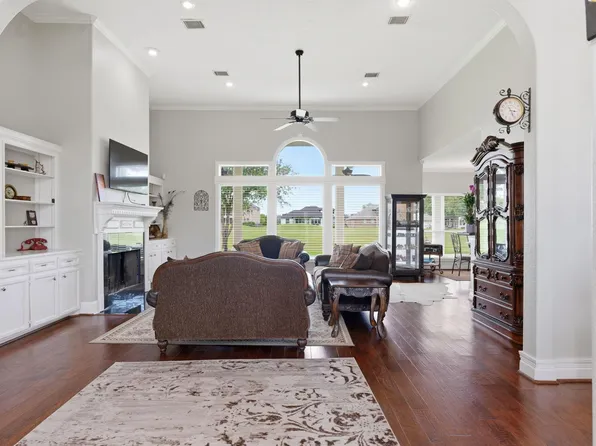 108 Somerton Dr, Montgomery, TX 77356