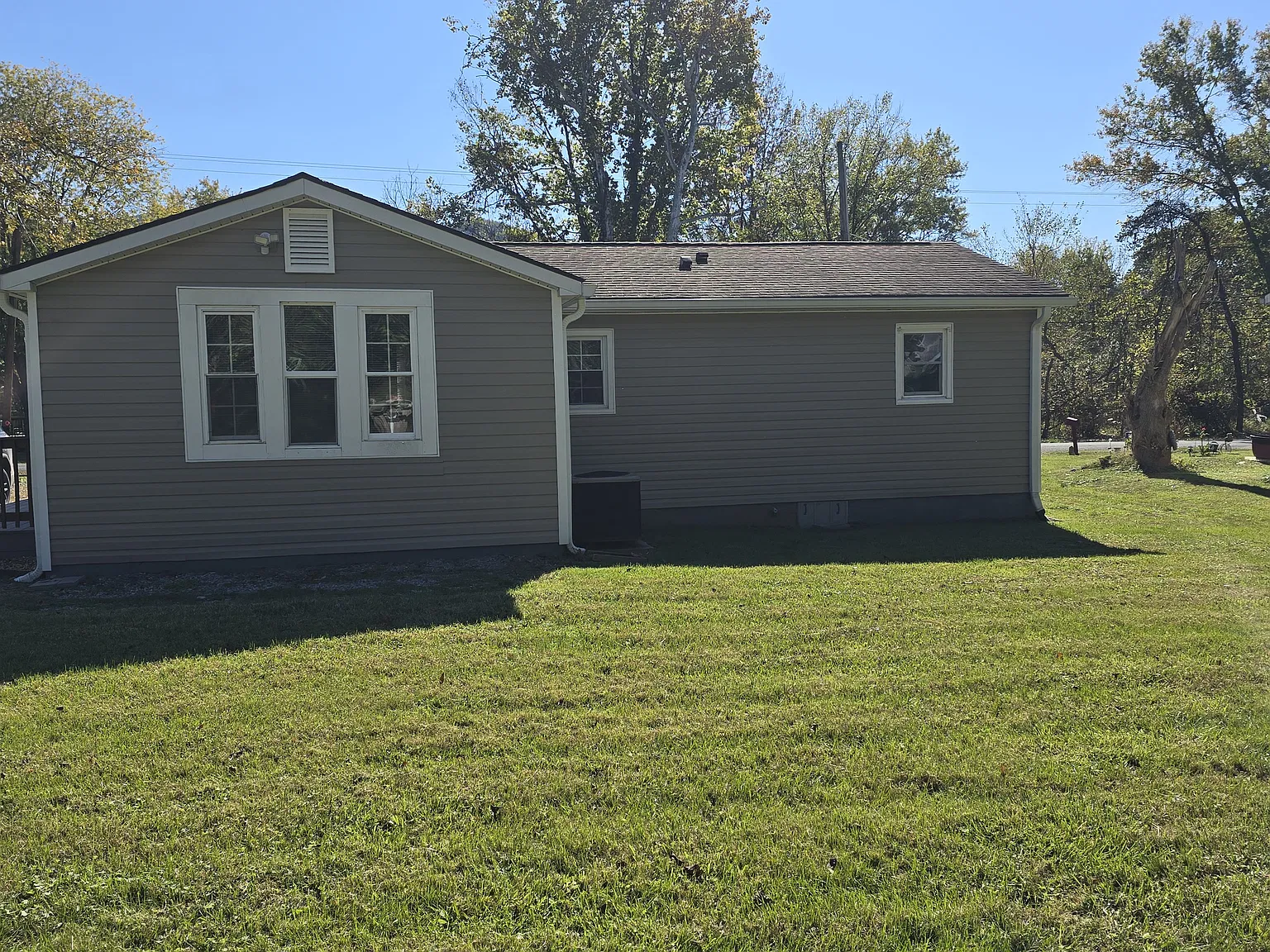 3 bed, 960 sqft, $1,400 — Photo 3