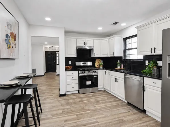 93 Tattersall Dr, Burlington, NJ 08016
