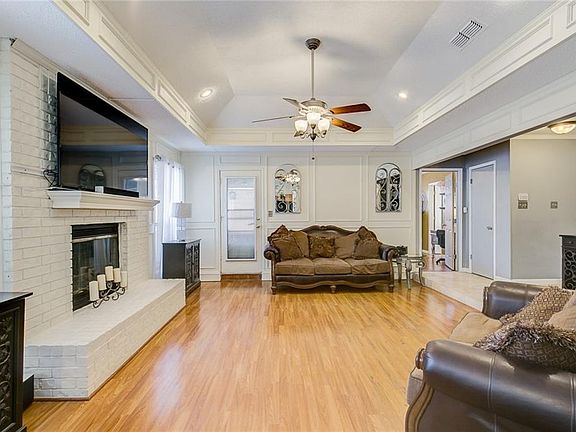 3rd image of 815 Wind Brooke Dr