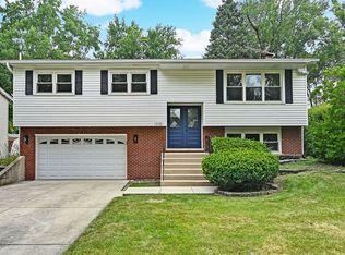 1030 71st St, Darien, IL 60561