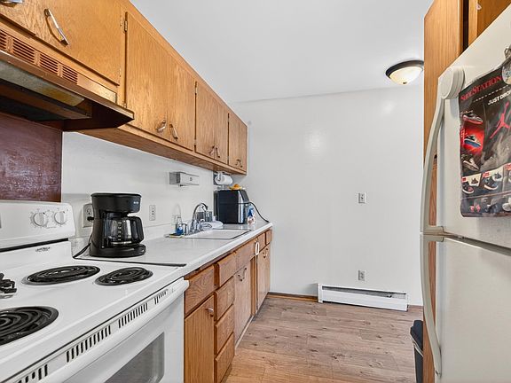 3rd image of 202 E Rees St