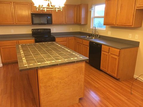 3rd image of 571 Glen Eagle Dr