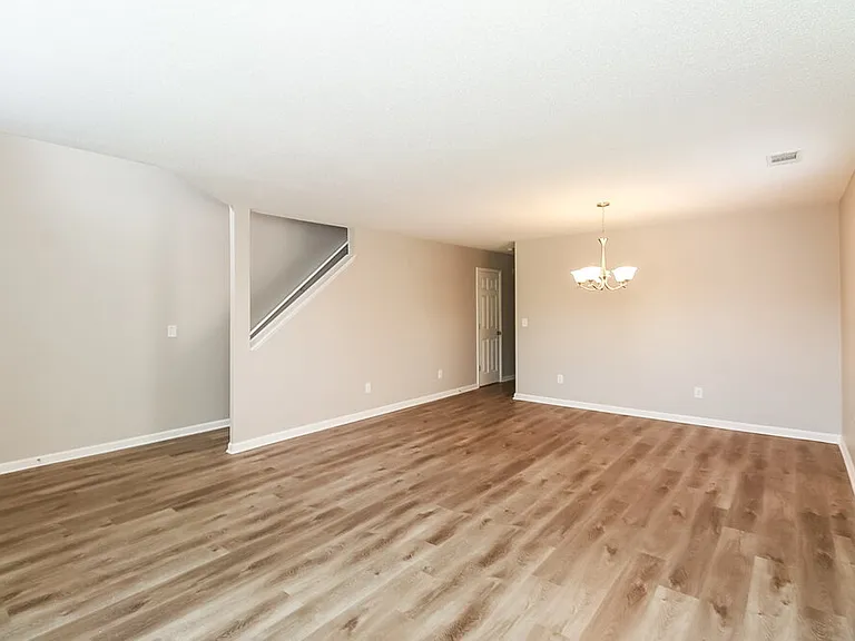 1112 Saint Phillips Ct — Photo 4
