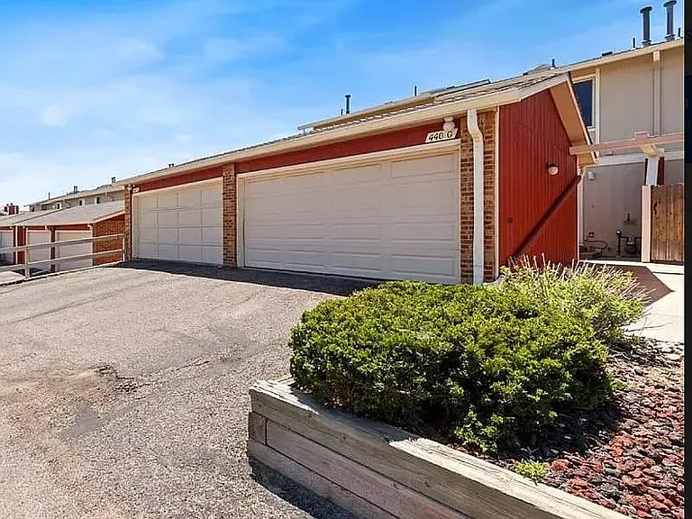 440 W Rockrimmon Blvd #G — Photo 2