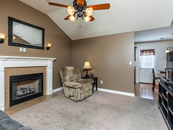 2nd image of 237 Banyan Blvd
