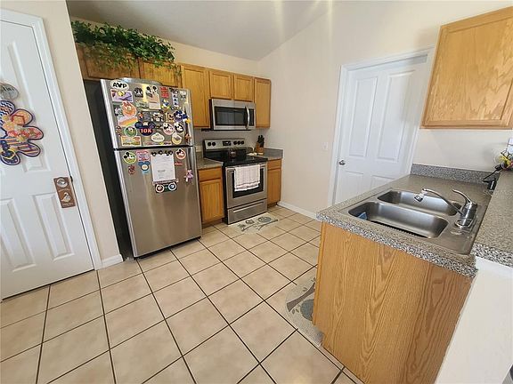 5th image of 620 Reserve Dr