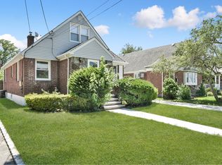 8 Jasper St, Valley Stream, NY 11580