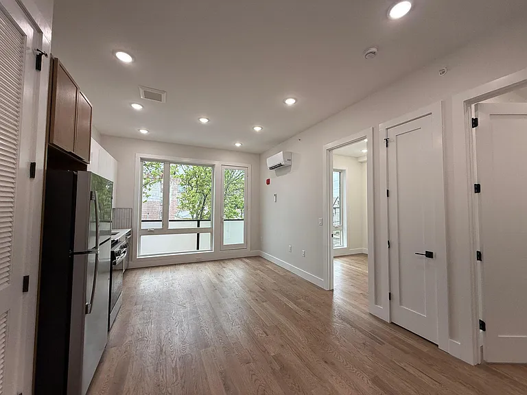 40 Lembeck Ave #31E — Photo 2