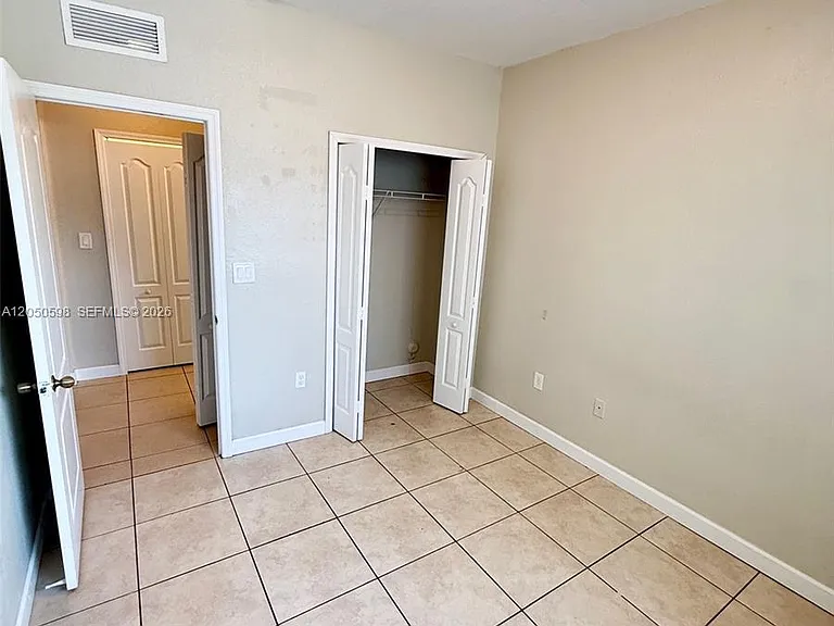 1652 SE 28th St #202 — Photo 10