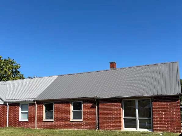 309 Cherokee Village Dr, Kingsport, TN 37660